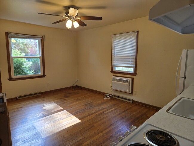 Sala de estar - 728 N Main St
