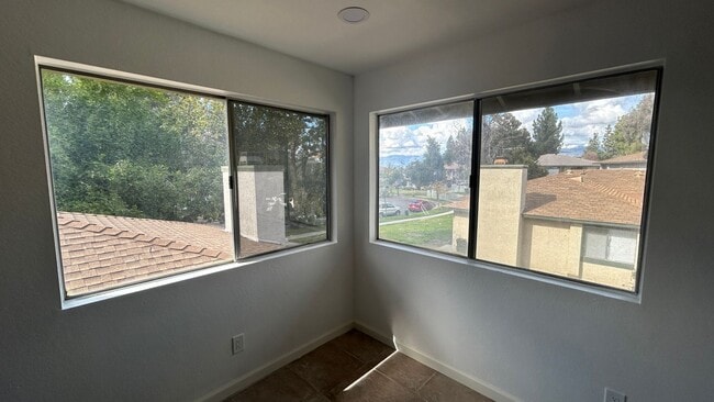 Building Photo - "Spacious 2-Bedroom Apartment in Redlands, CA
