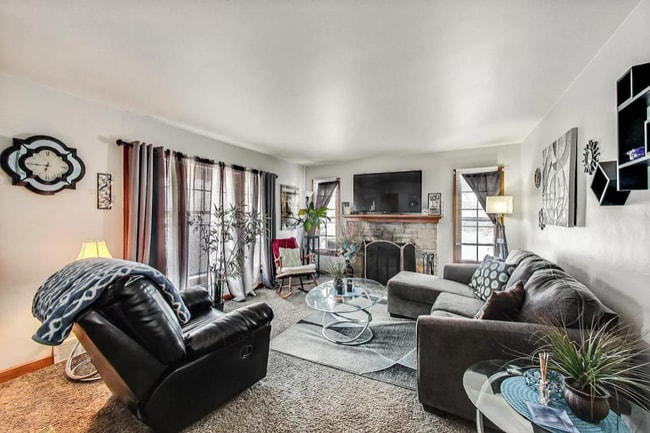 Building Photo - 2402 S 83rd St