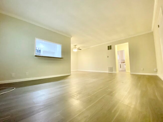 Foto del edificio - 1037 N Ogden Dr West Hollywood, CA 90046