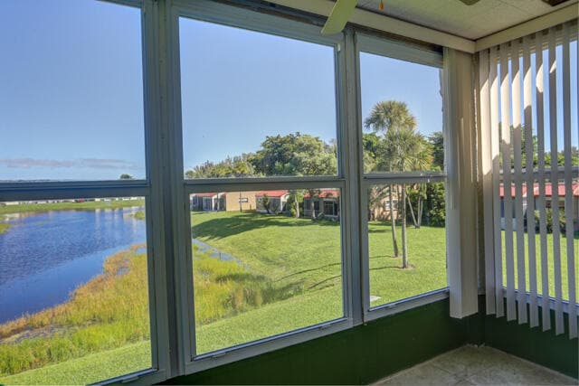 Foto del edificio - 235 Golden River Dr