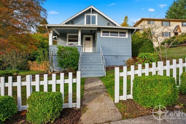 Photo - 1321 NW Drake Way House