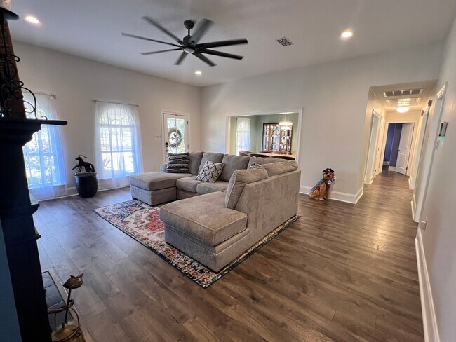 Foto del edificio - 25868 Walker South Rd