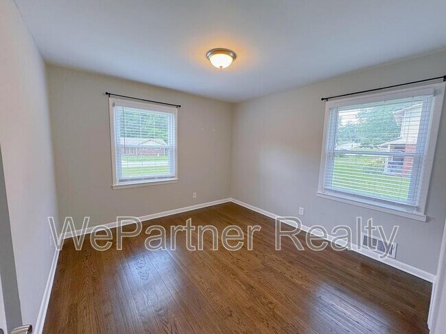 Building Photo - 3469 Navaho Trail SE