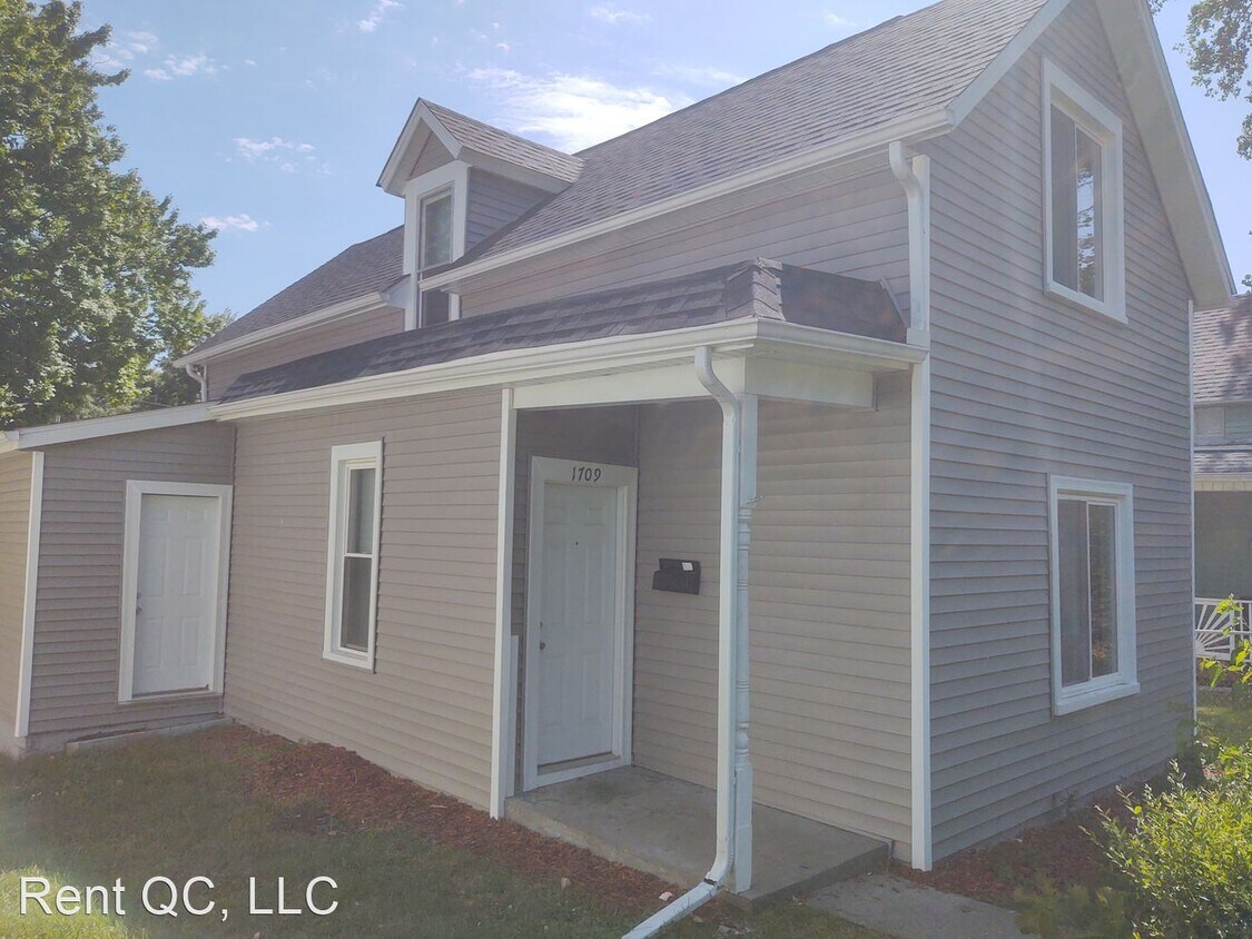 Foto principal - 3 br, 1 bath House - 1709 W 9th St