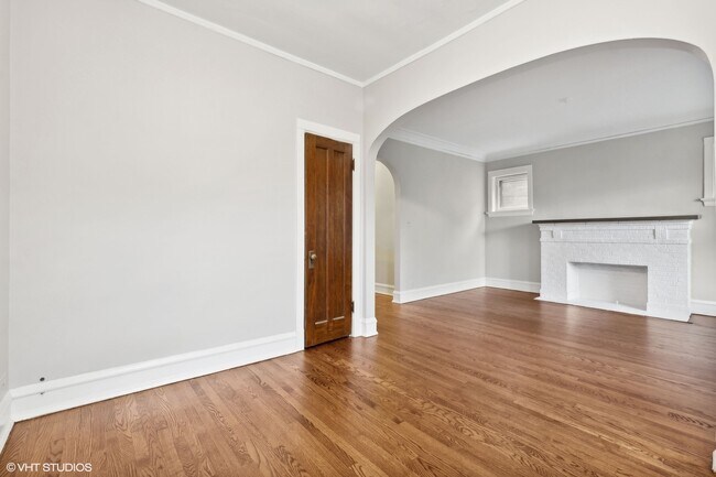 Building Photo - 1311 W Thorndale Ave