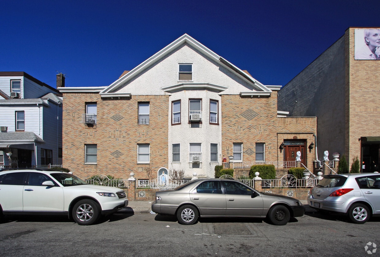 Primary Photo - 168 Bay 26th St