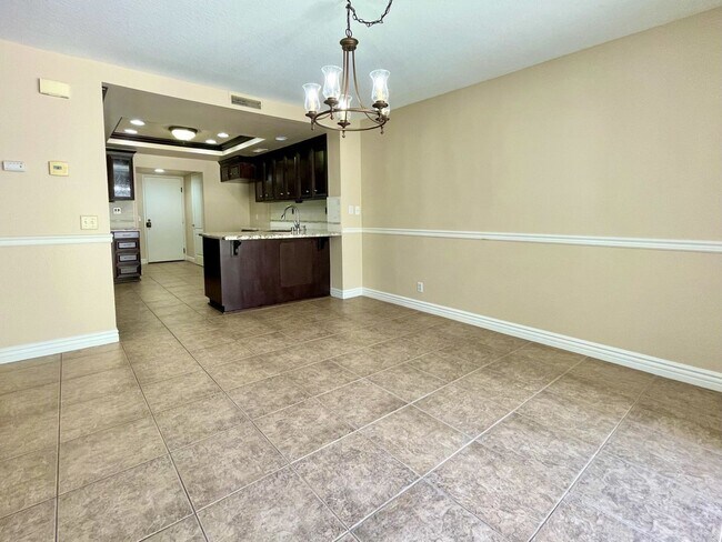 Building Photo - Beautiful 3 Bedroom 2.5 Bath Condo!