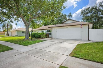 Building Photo - 1804 Oak View Dr