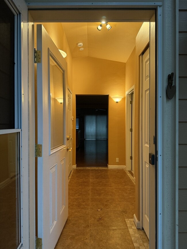 Foto del edificio - 111 E Driftwood Circle East