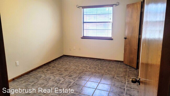 Foto del edificio - 3 br, 2 bath House - 800 Rosewood Dr.