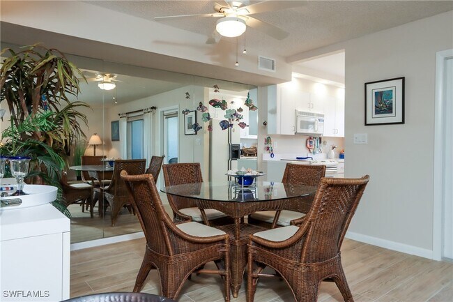 Foto del edificio - 25750 Hickory Blvd
