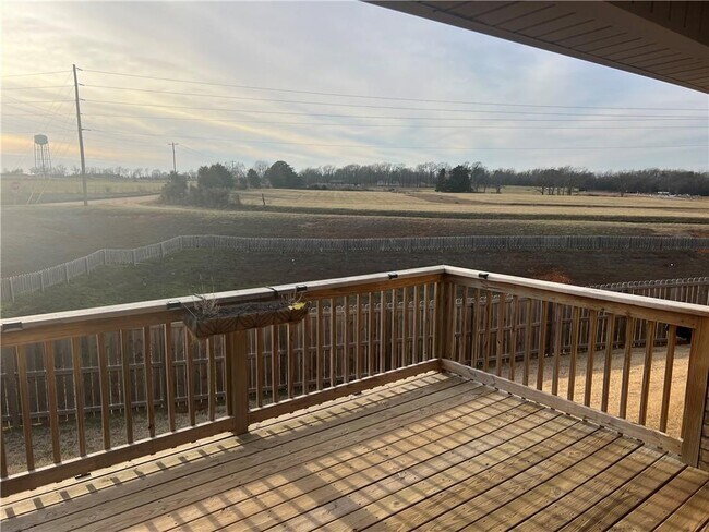 Foto del edificio - 818 MacDonald Dr