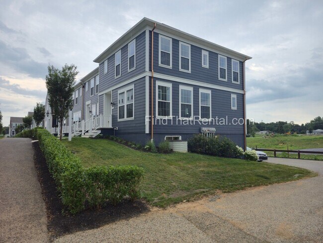 Foto del edificio - Pet Friendly CV Schools New Home w Large I...
