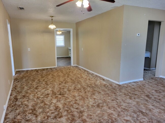 Building Photo - GREAT LARGE HOME
