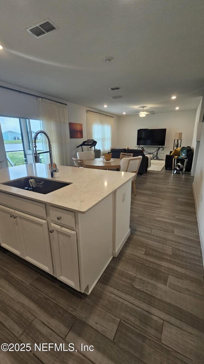Building Photo - 9852 Lemon Balm Wy
