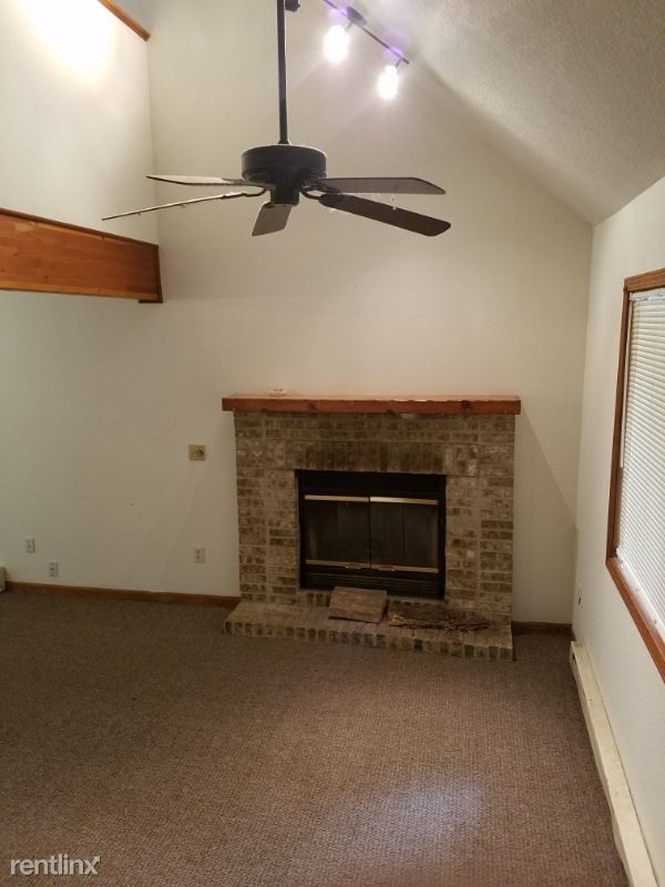 Building Photo - 3 br, 1 bath House - 7180 Oak Hollow Trl