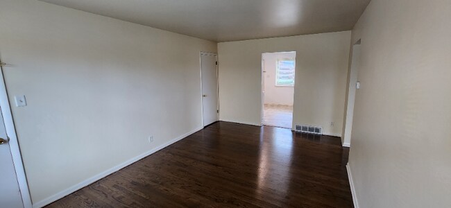 Building Photo - 3229 S 99th St