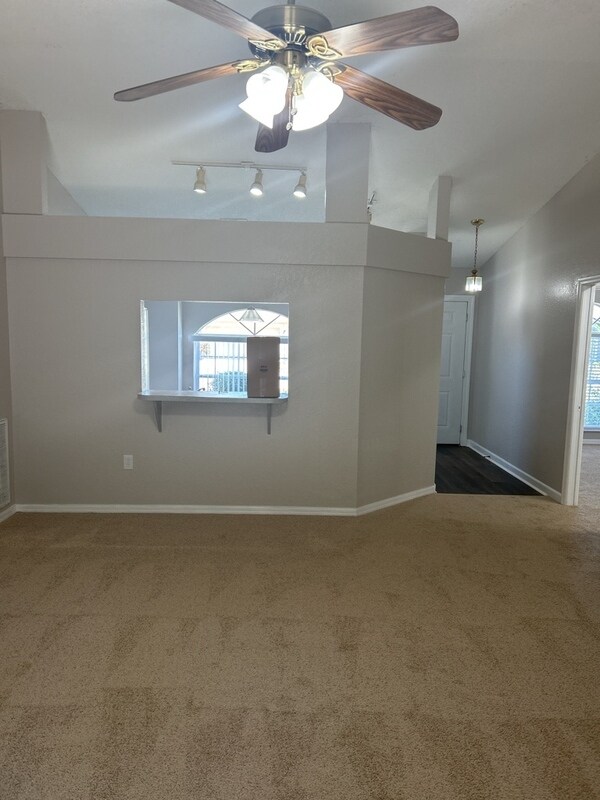 Foto del edificio - 165 Kings Pond Ave