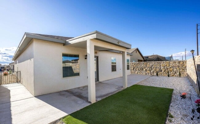 Building Photo - 6950 Santa Marta St