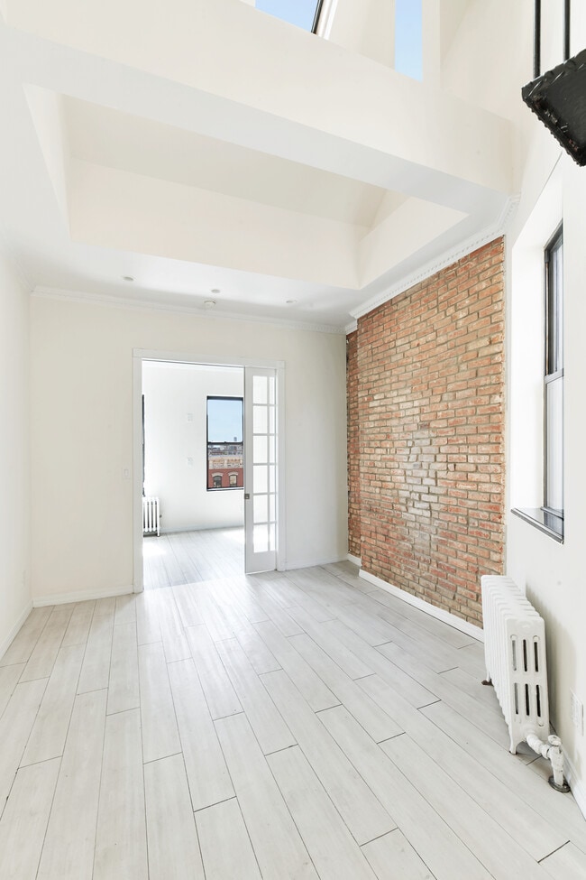 Building Photo - 75 E 3rd St
