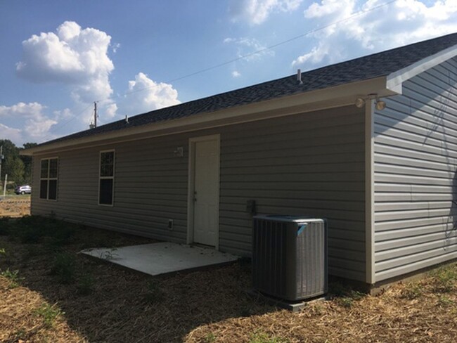 Building Photo - 3/2 House in West Rome $1,295