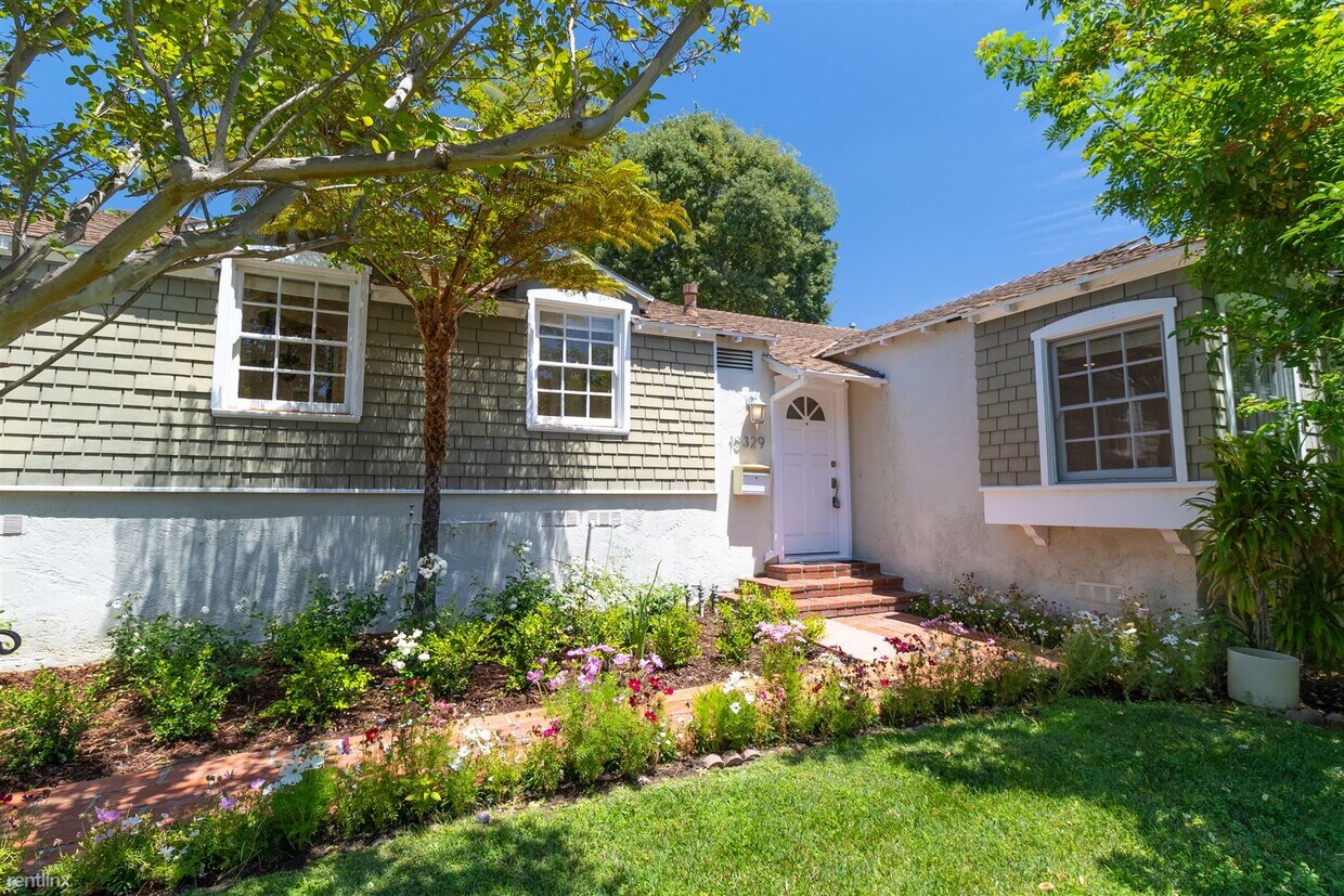 Primary Photo - 3 br, 2.5 bath House - 10329 Whipple Street