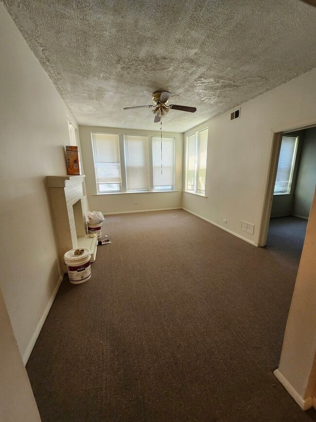 Building Photo - 6730 S Clyde Ave