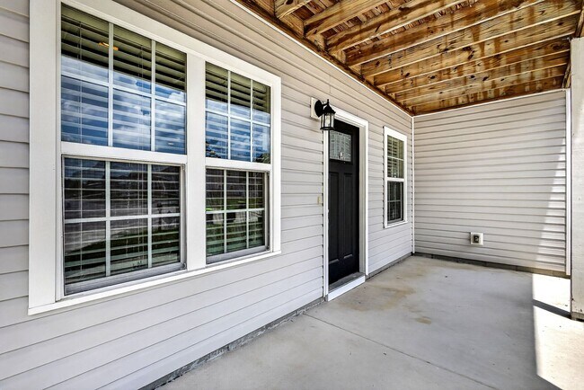Foto del edificio - Charming Alma Farms Home with Covered Balcony & Fenced Backyard