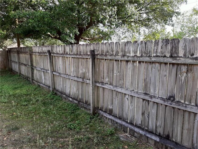 Building Photo - 1633 Crossridge Dr