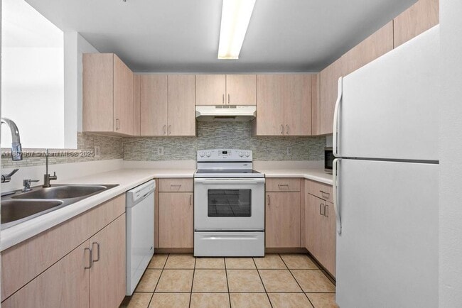 Building Photo - 50 Menores Ave