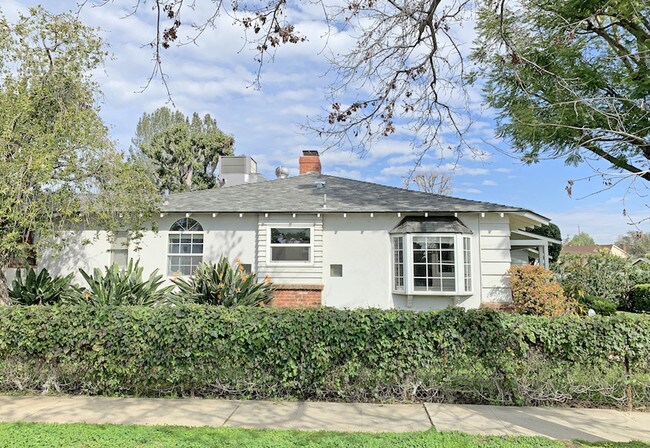 Foto del edificio - 5901 Colbath Ave