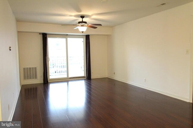 Building Photo - 102 Chesterfield Ln