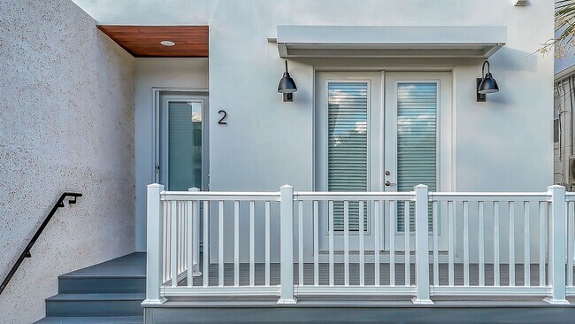 Foto del edificio - Stunning 3/3.5 Three Story Townhome