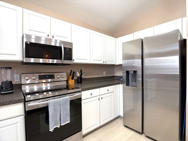 Building Photo - Four Corners Area! Gated Community! Move In Ready! Fully Furnished! Pet Friendly! Lawn Care & Poo...