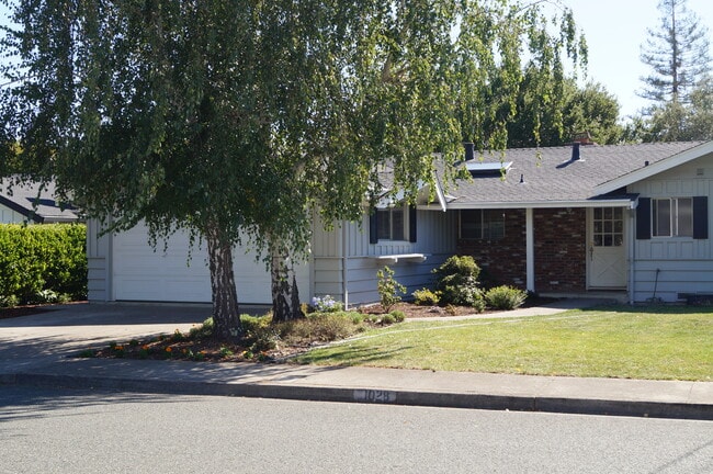 Photo - 1028 Sanders Dr House
