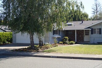 Building Photo - 1028 Sanders Dr