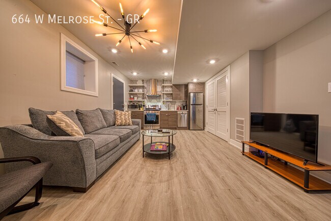 Building Photo - Luxury 1 Bedroom Garden Unit in Fantastic ...