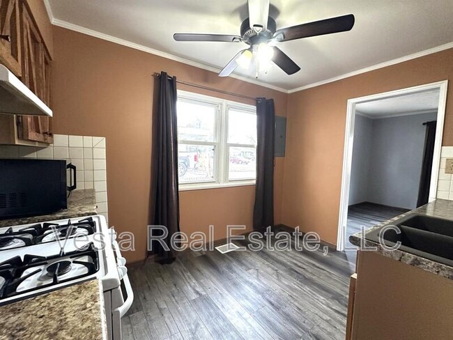 Building Photo - 727 Dale St