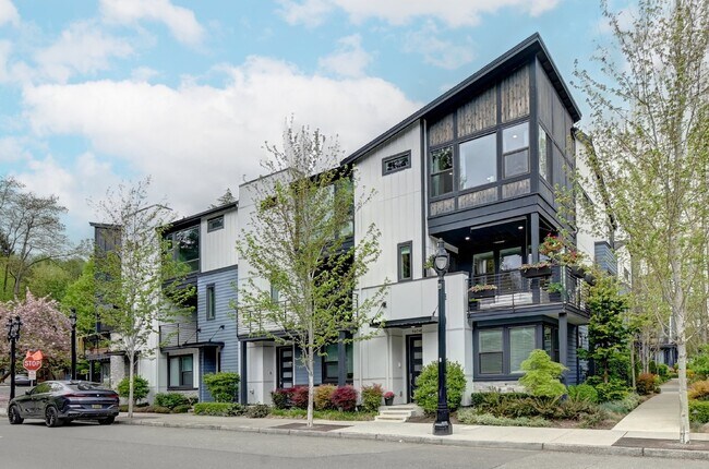 Building Photo - Spacious 4-Bedroom Townhouse at 9604 Main ...