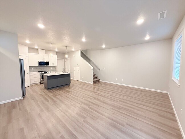 Foto del edificio - Gorgeous 3 Bedroom 2.5 Bathroom Home-Union Highschool