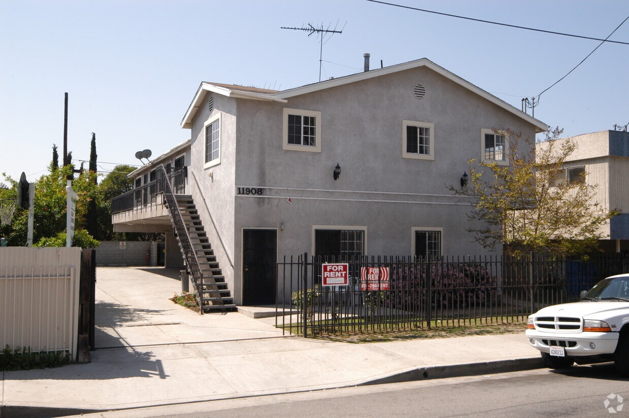 Foto del edificio - 11908 Vanowen St