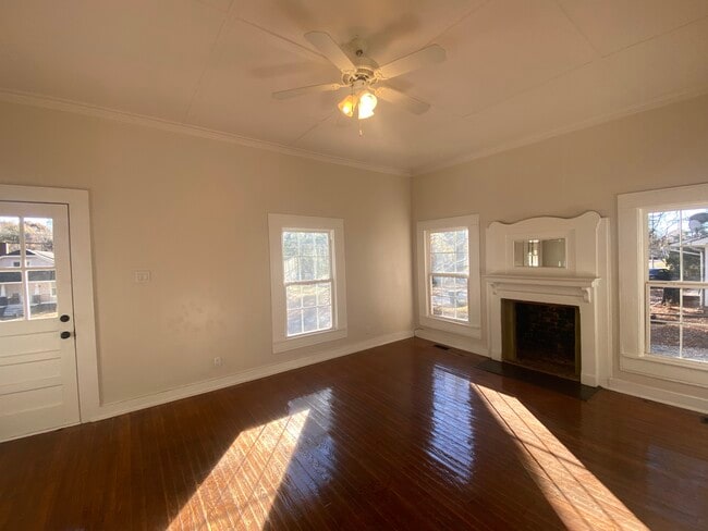 Building Photo - 333 E Catawba Ave