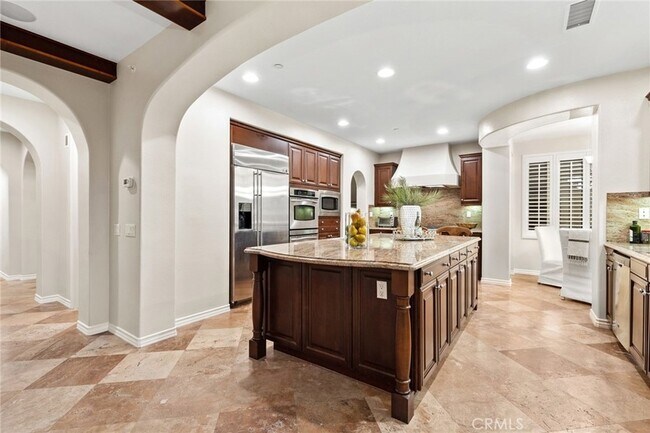 Building Photo - 33 Tall Hedge