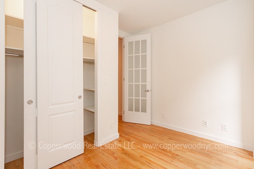 Primary Photo - 172 E 82nd St