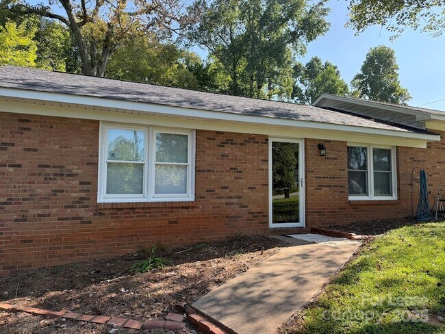 Building Photo - 5597 Wrenn Dr