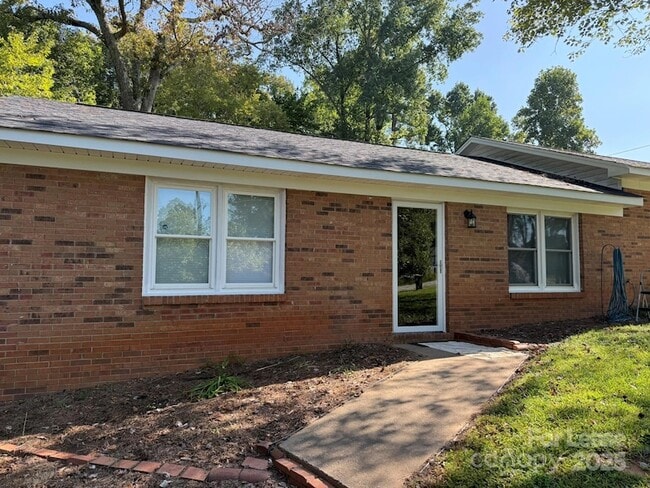 Foto del edificio - 5597 Wrenn Dr