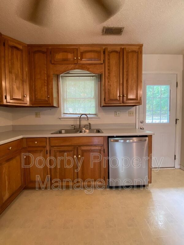 Building Photo - 6721 Bradley Ln