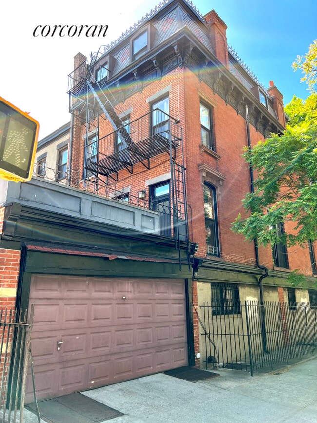 Building Photo - 1 3rd Pl