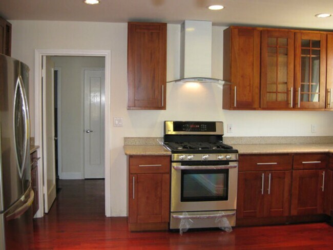 Building Photo - 41 W 39th Ave